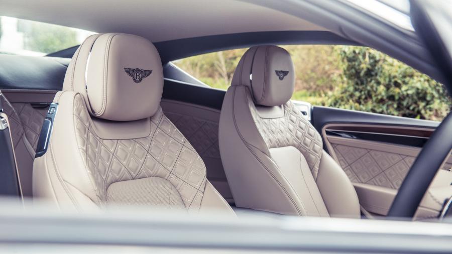Интерьер Bentley Continental GT 2018 года  (UK) (фото 39 из 40)